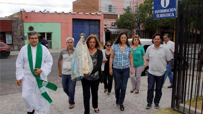 Emotiva visita de la Virgen del Valle a Turismo