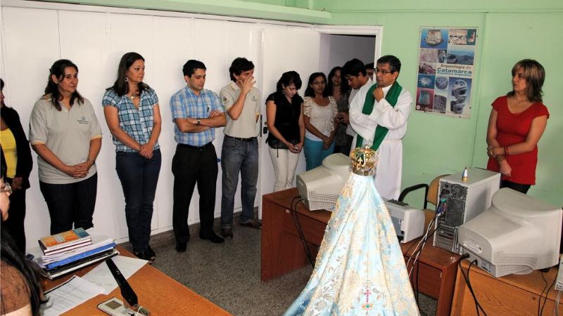 Emotiva visita de la Virgen del Valle a Turismo