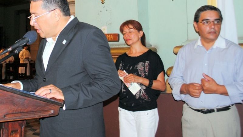 Homenaje de medios de comunicación a la Virgen 