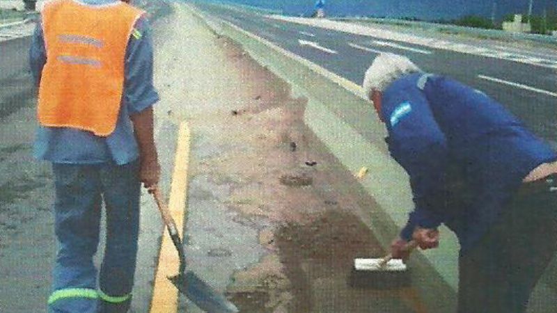 Tareas de limpieza en la Av. Circunvalación 