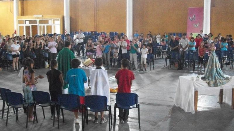 La parroquia de la Santa Cruz recibió en familia a la Madre del Valle