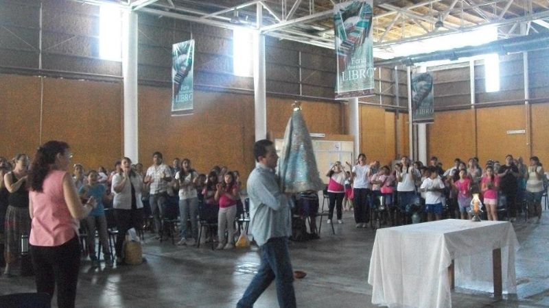 La parroquia de la Santa Cruz recibió en familia a la Madre del Valle