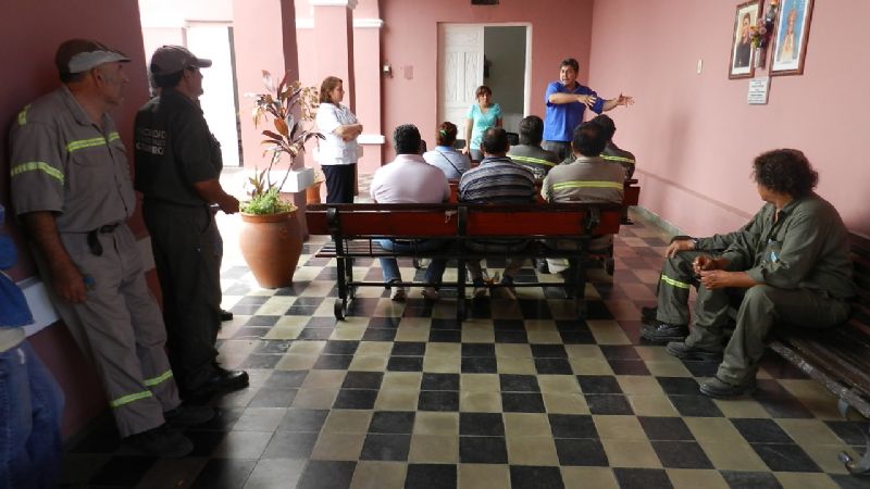 Capacitan a personal municipal contra el dengue
