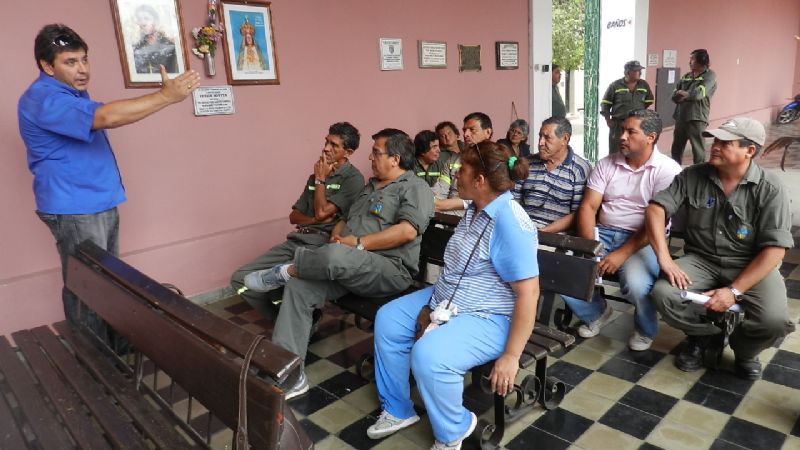 Capacitan a personal municipal contra el dengue