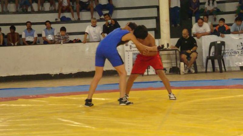 Medalla de plata en lucha y más primeros puestos para Catamarca