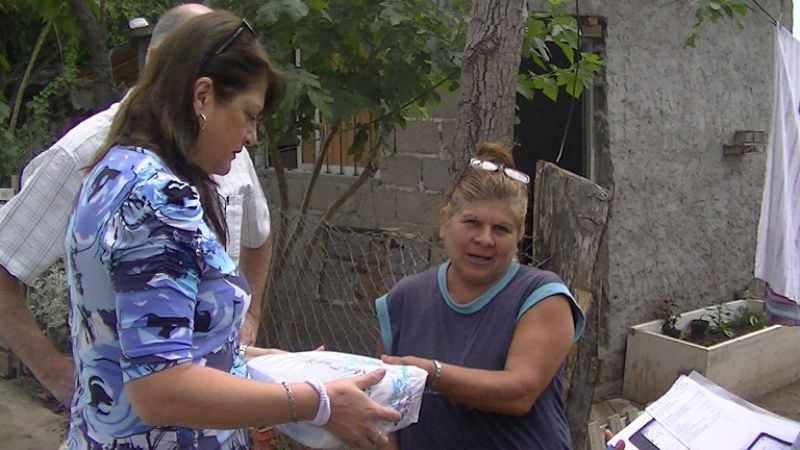 Entrega de zapatillas en zonas desfavorables