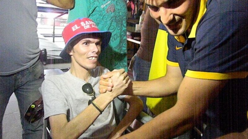 Jugadores de Boca entregaron sillas de rueda 