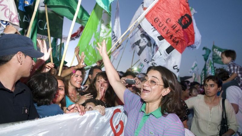 La democracia se festejó con una multitud