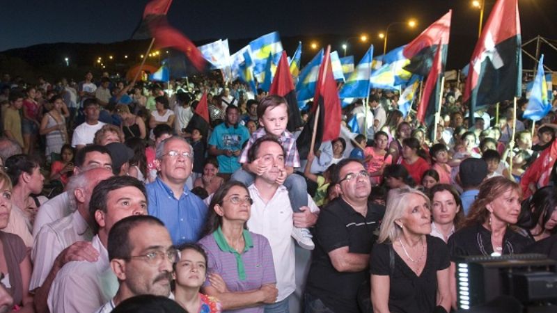 La democracia se festejó con una multitud