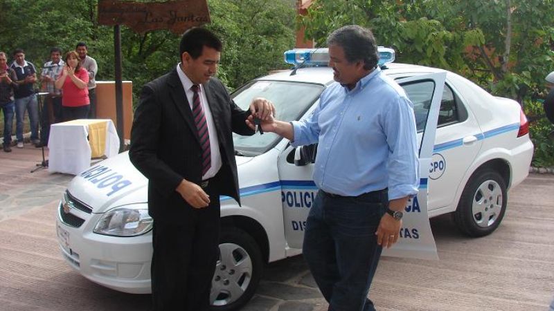 Municipalidad de Las Juntas donó móvil a la policía