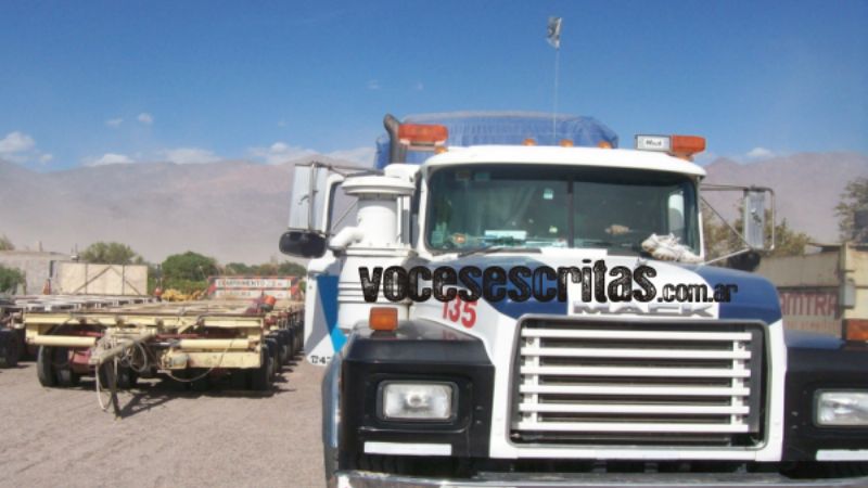 Por error, antimineros retuvieron camiones de la empresa Vialmani