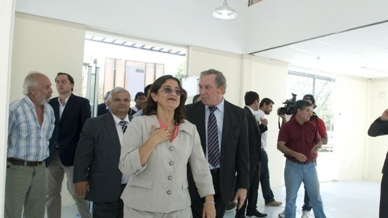 Lucía entregó el primer DNI de 15 años, en Icaño
