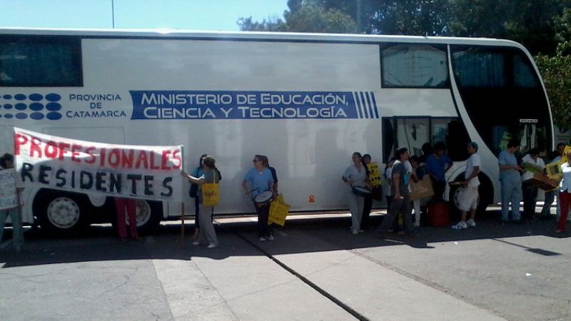 Ruidosa protesta de médicos residentes