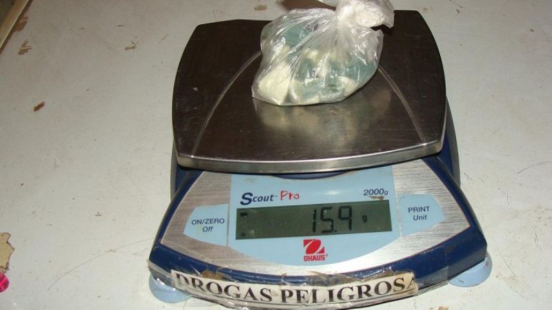 Secuestran droga, celulares y una moto en allanamientos