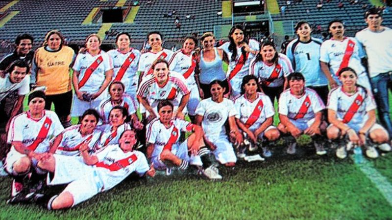 Chicas de River, campeonas del  1er. Torneo de Fútbol Femenino