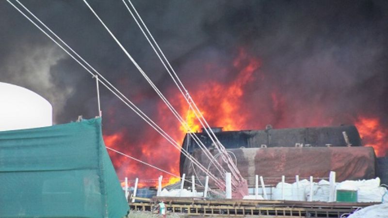 Voraz incendio en una fábrica en Recreo