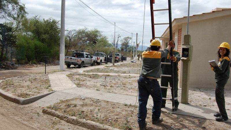 Inspeccionan obras de energía en Capayán