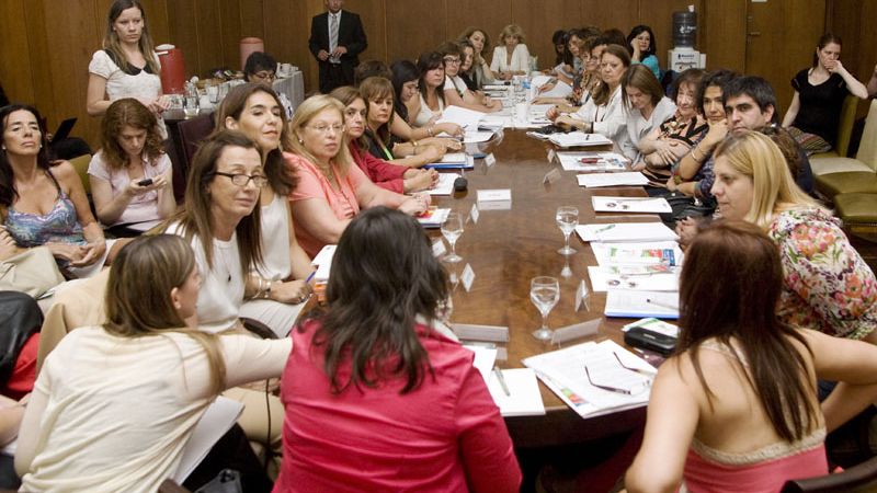 Buscan implementar la línea 144 para las víctimas de violencia de género