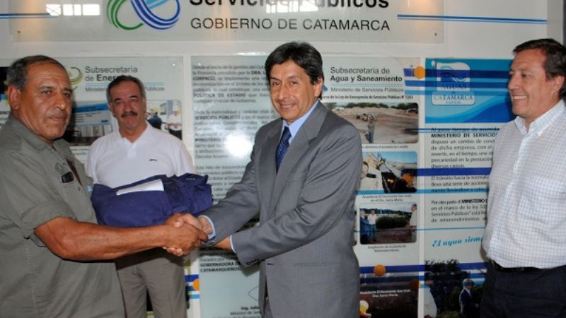 Romero entregó indumentaria a los empleados de la DASI