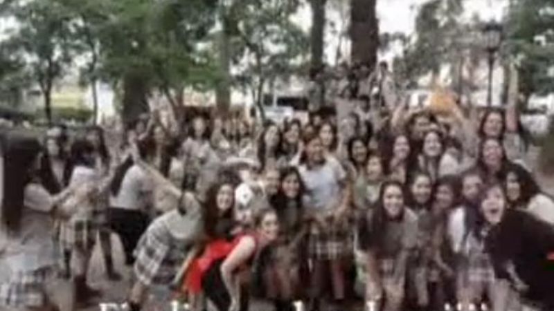 Alumnos festejaron en la Plaza el fin de las clases