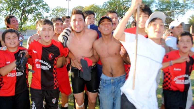 Defensores campeón del “Petit” y va al TDI 2013
