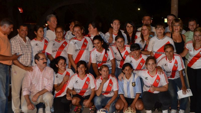 Premiaron a las ganadoras del primer Torneo de Fútbol Femenino