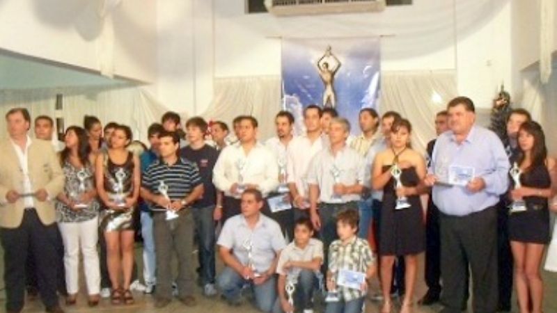 Entregan y venden tarjetas para “Cena del Deporte 2012”