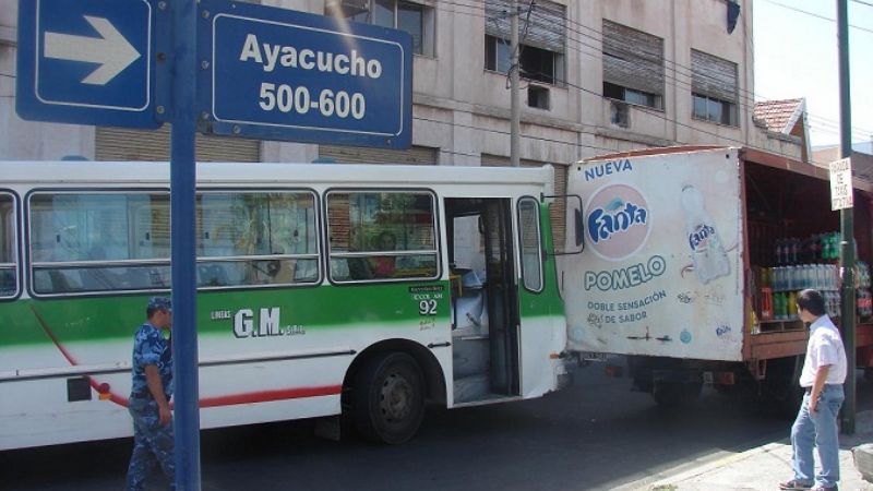 Colectivo protagonizó choque en el centro
