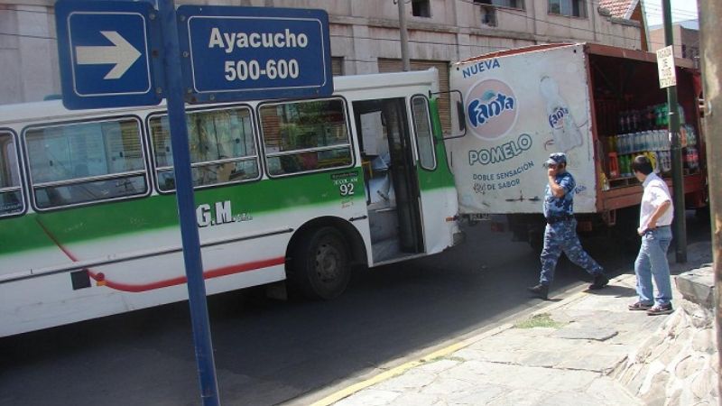 Empresarios del transporte presionan y el jueves podría no haber servicio