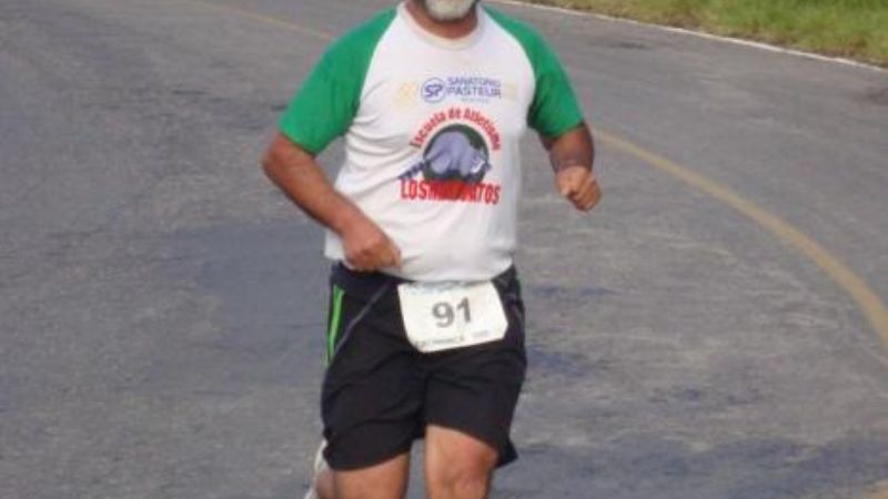 Todos los atletas corren en homenaje al  “Jesús Maza”