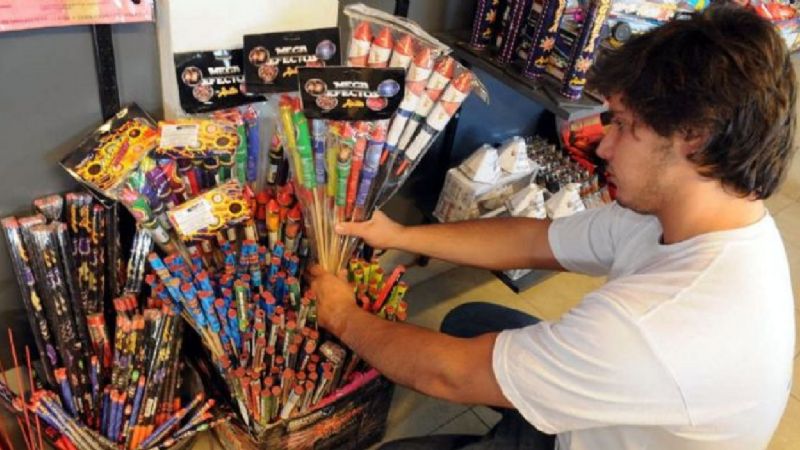 Se clausurarán comercios no autorizados y secuestrarán pirotecnia 