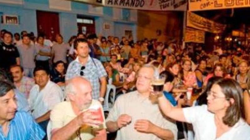 Lucía hizo su brindis con la militancia, en el PJ