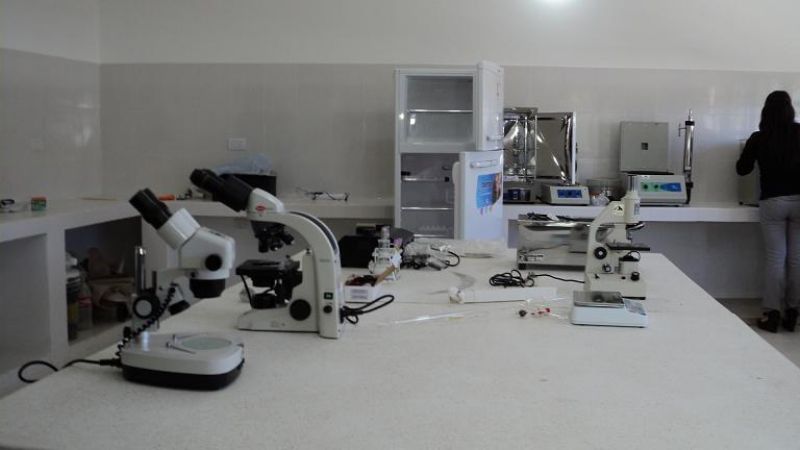 Alumbrera sigue equipando el nuevo laboratorio de Bromatologia Municipal