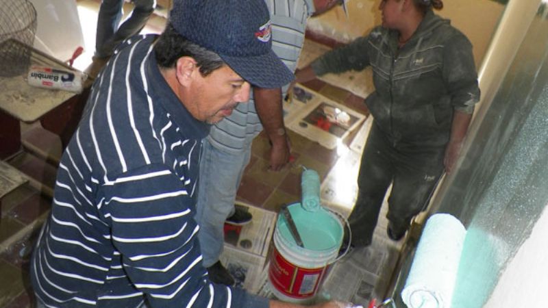 El diputado Lagoria junto a su equipo pintaron la escuela de Cerrillos  