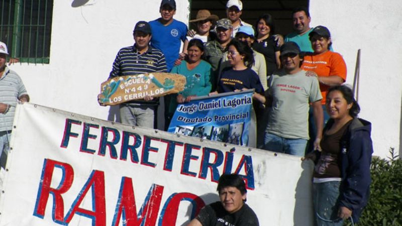 El diputado Lagoria junto a su equipo pintaron la escuela de Cerrillos  