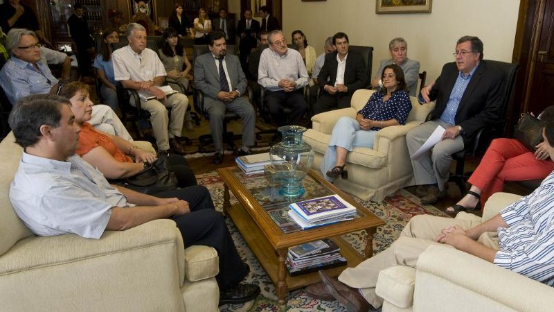 La Gobernadora entregó asistencia financiera para fomentar el empleo joven