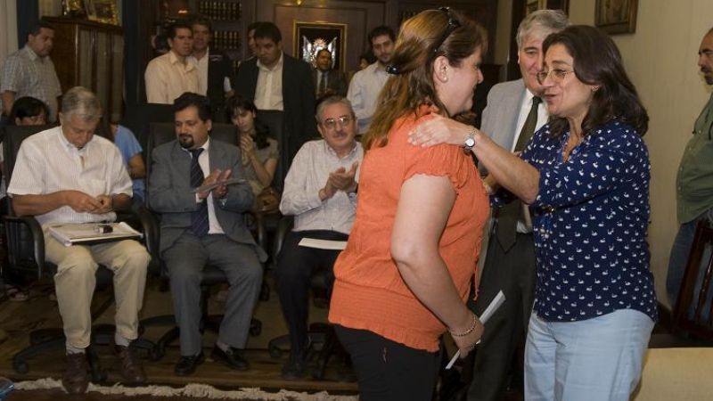 La Gobernadora entregó asistencia financiera para fomentar el empleo joven