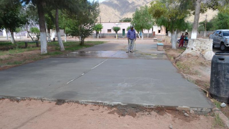 Remodelan la Plaza Principal de Copacabana en Tinogasta
