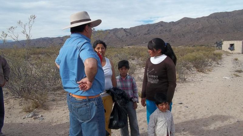 Mendoza con los vecinos de la Hoyada