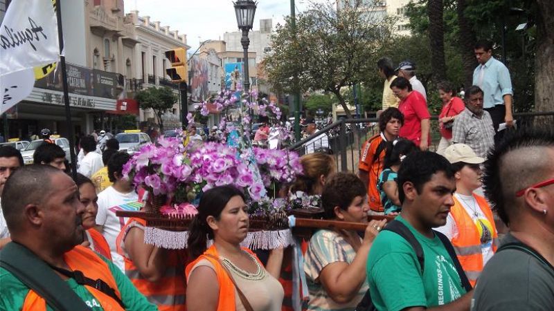 Los peregrinos cambian la postal de la ciudad