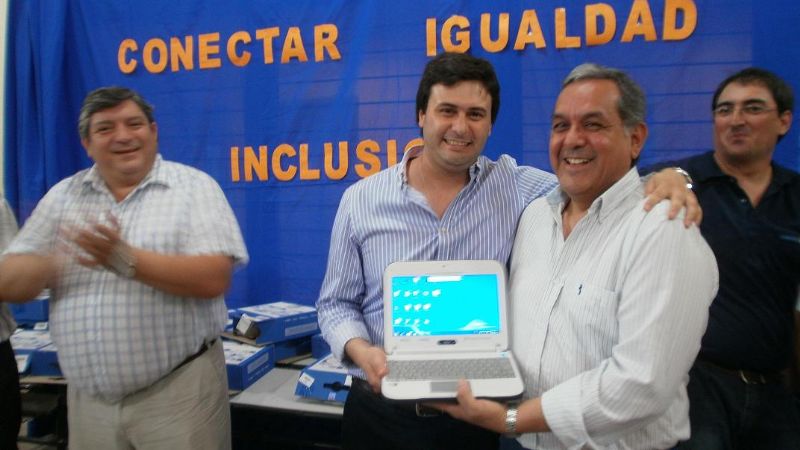 Entregaron 834 netbooks a jóvenes de Recreo