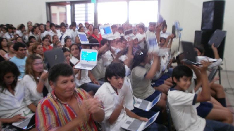 Entregaron 834 netbooks a jóvenes de Recreo