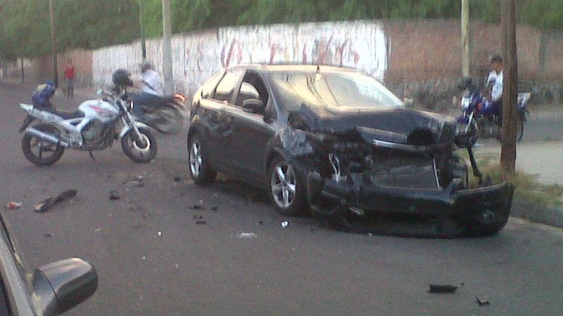 Violento choque frente a la Liga