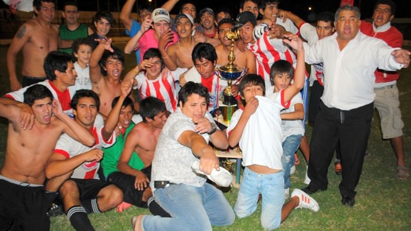 Estudiantes hizo historia  y clasificó al TDI 2013