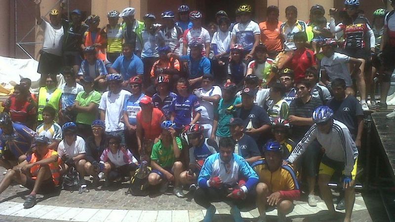 Llegaron los coyas bikers a las escalinatas de la Catedral 