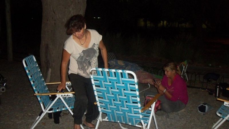 Desvelados en busca de una ayuda económica