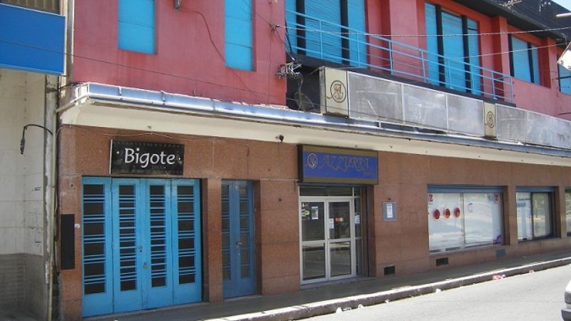 No lo dejaron entrar a \"Bigote\" y sacó un cuchillo