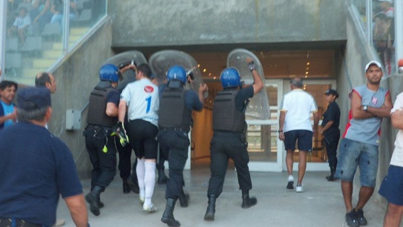 Policial-Villa Cubas, a las 18 y a puertas cerradas