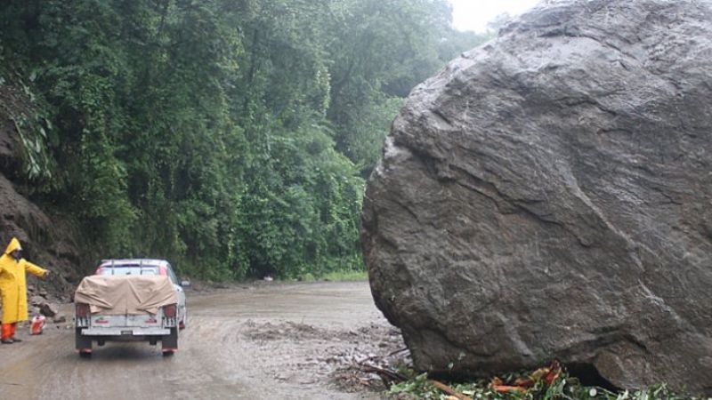 En Tucumán quieren dejar a la roca sobre la ruta “como atractivo turístico”