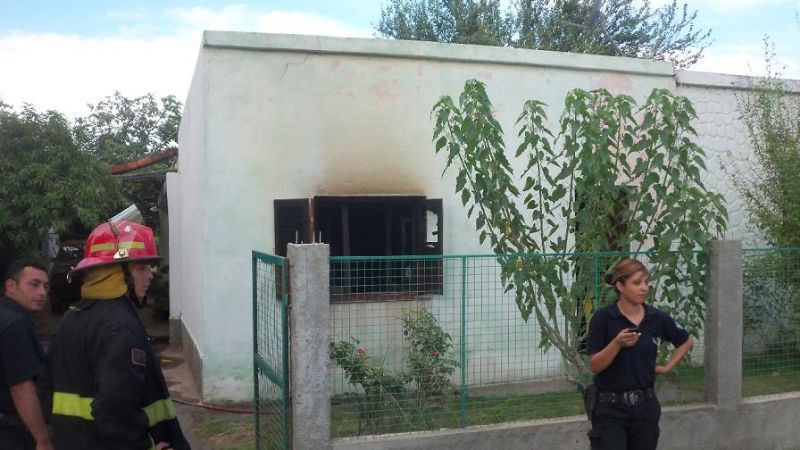 Cortocircuito en ventilador de techo desató pavoroso incendio